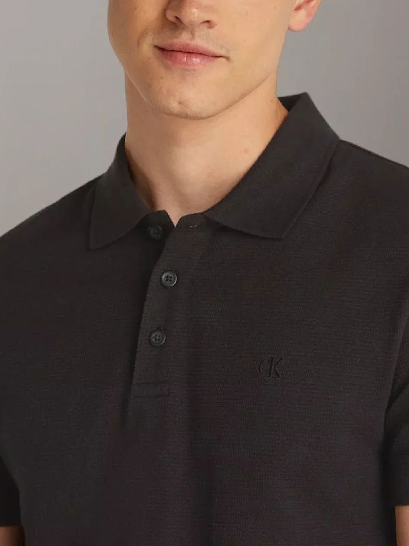 polo-negro-textured-monograma