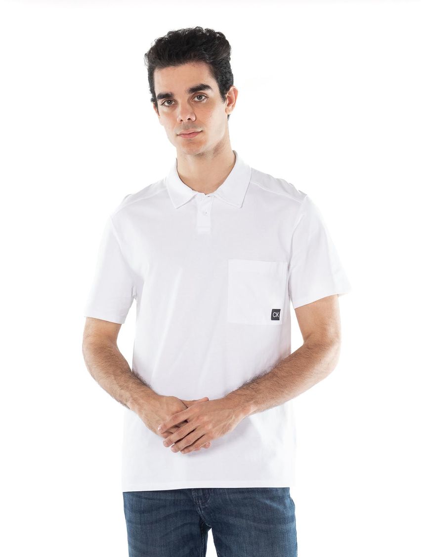 Polo Blanco Con Bolsillo Para Hombre