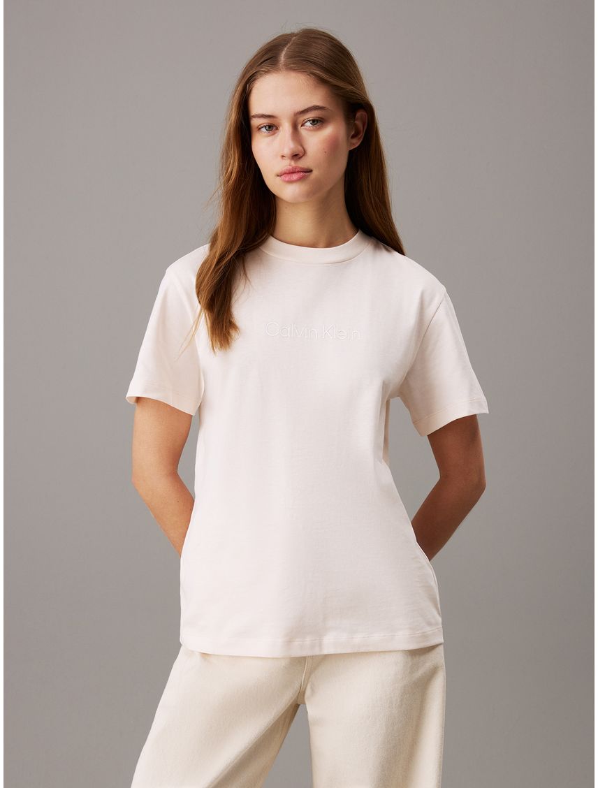 Camiseta rosada con logo hero