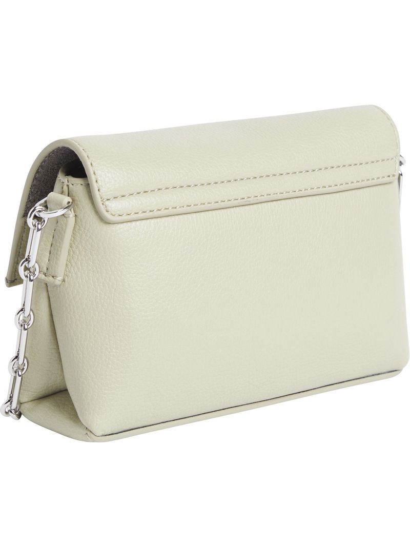 bolso-blanco-cruzado-placa-cadena