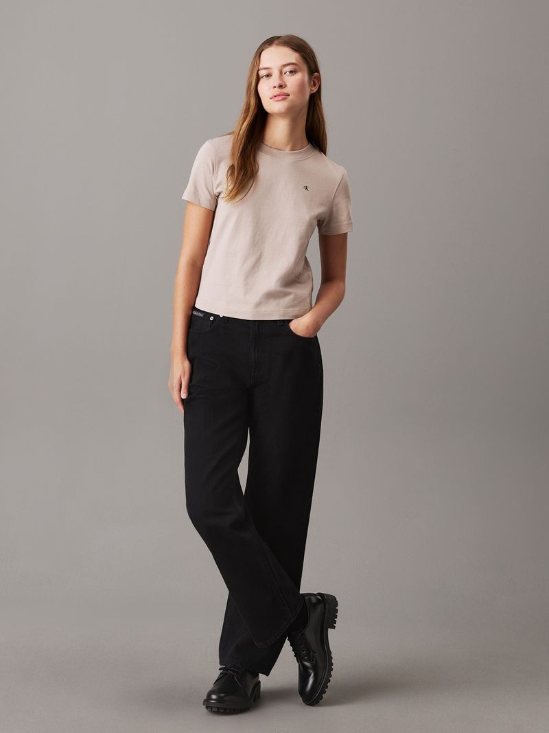 camiseta-rosada-relaxed-estampado-en-la-espalda