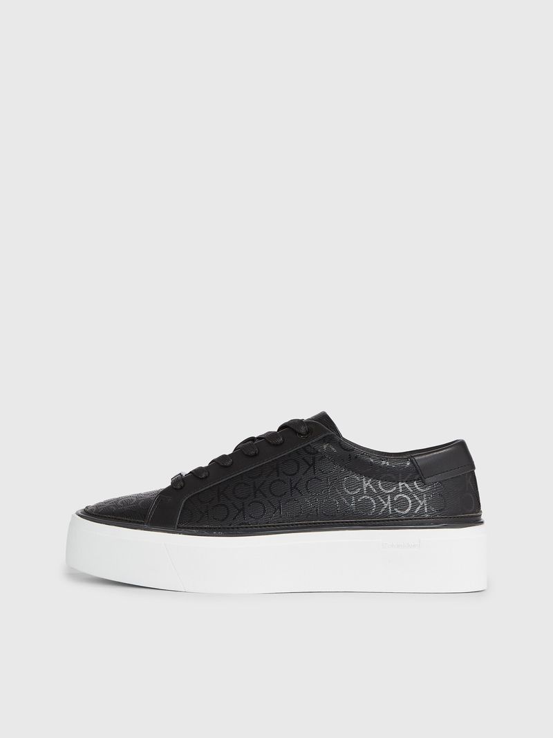tenis-negro-de-plataforma-con-monograma