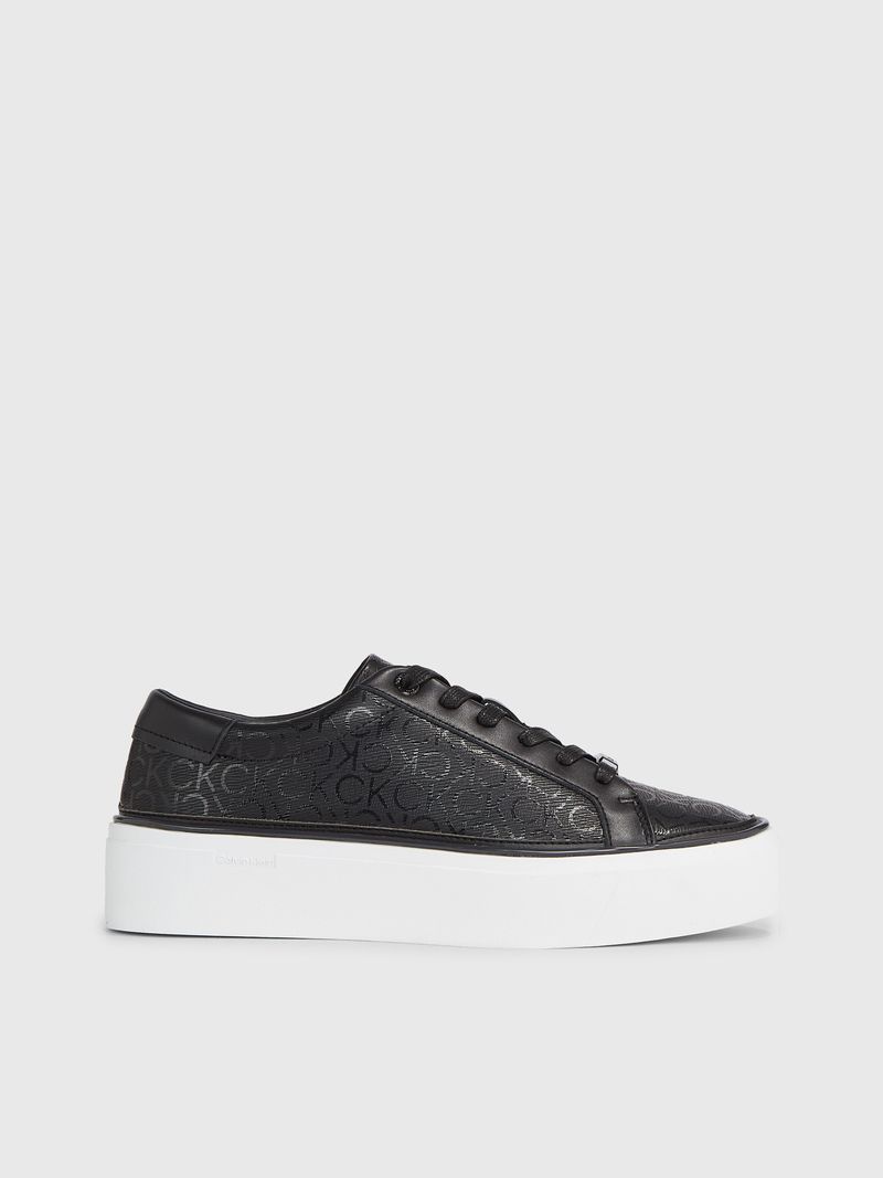 tenis-negro-de-plataforma-con-monograma