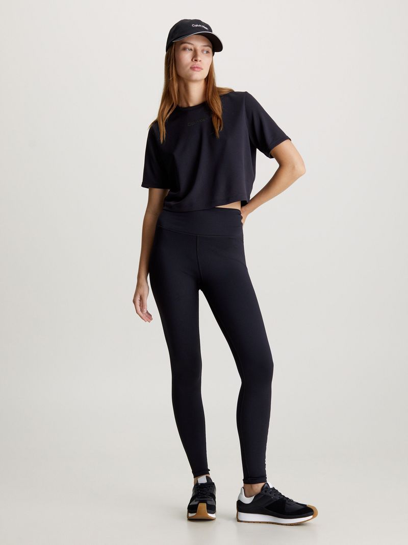 camiseta-negra-cropped-deportiva