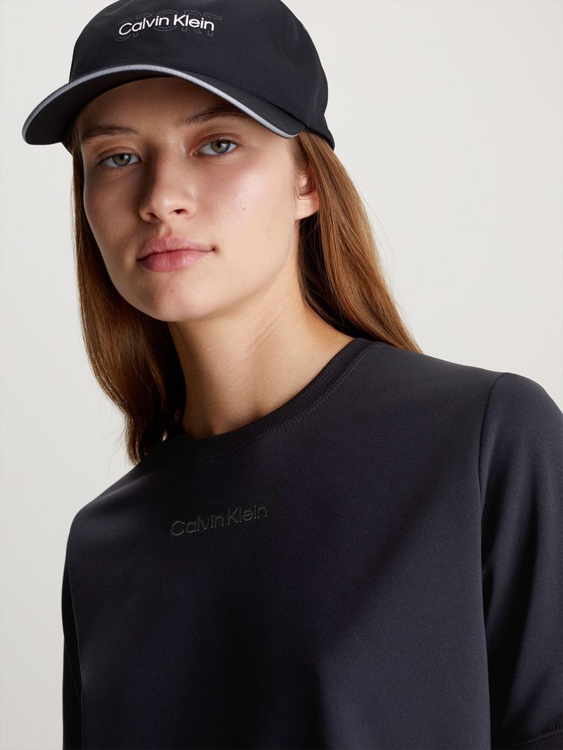 camiseta-negra-cropped-deportiva