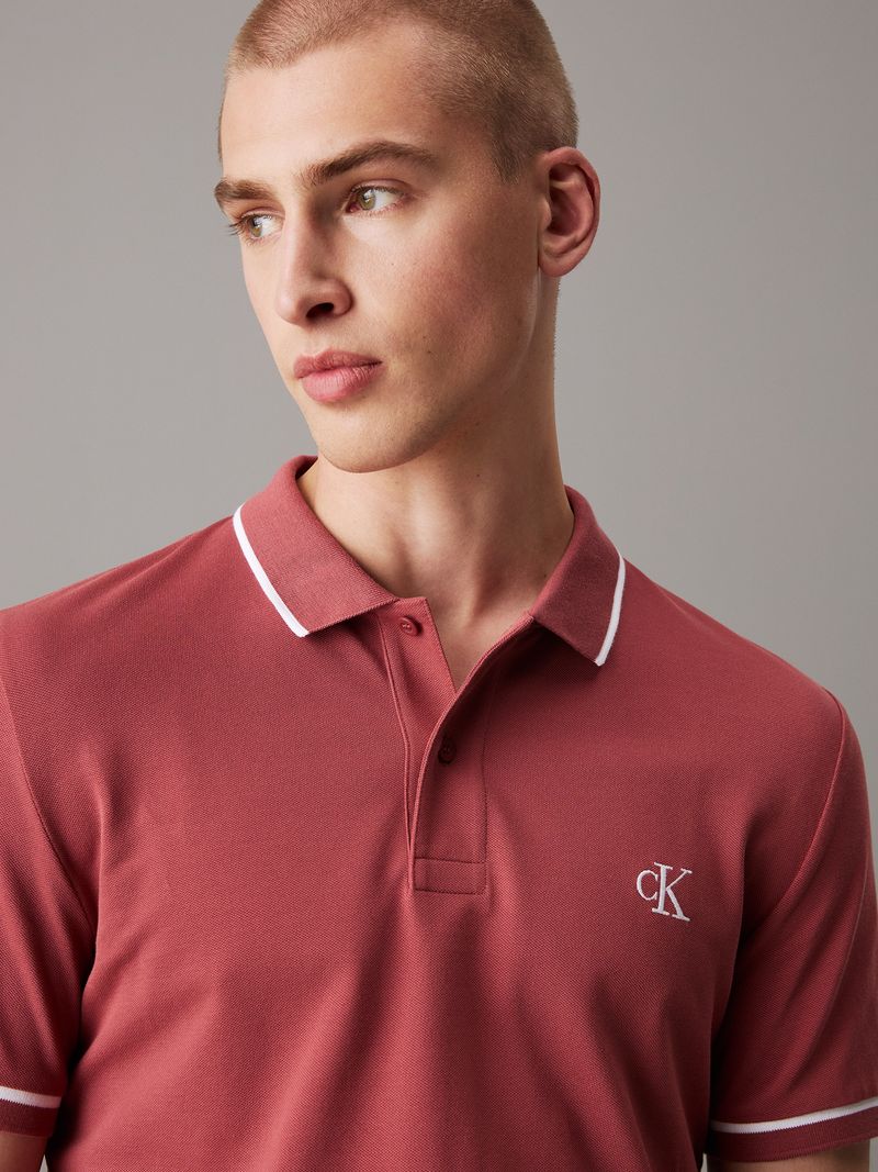 polo-rojo-slim-ribete-en-contraste