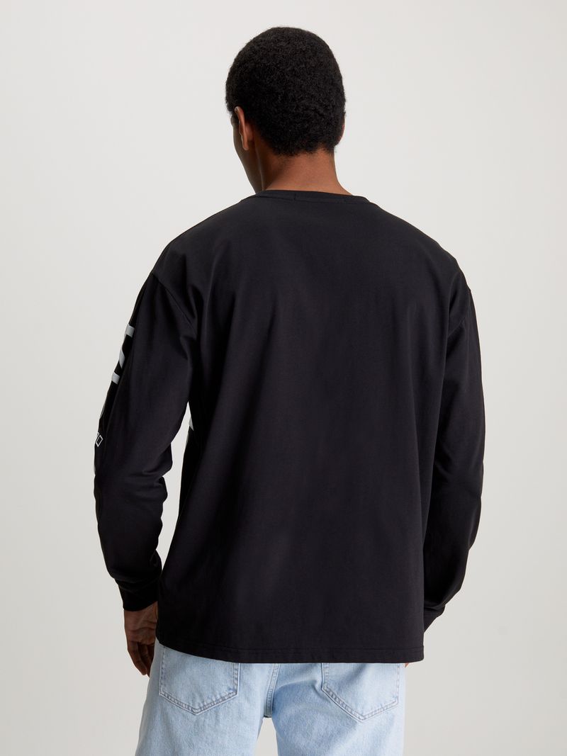 camiseta-de-manga-larga-con-logo-grafico