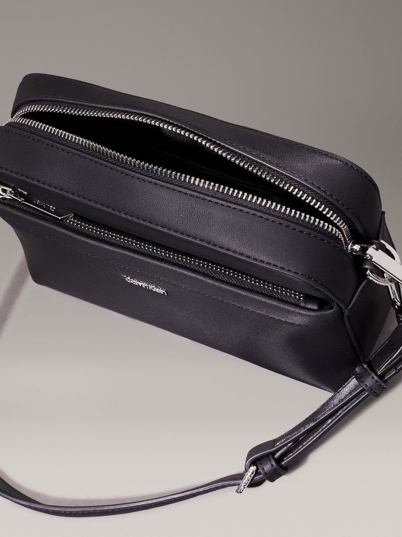 bolso-negro-cruzado-convertible