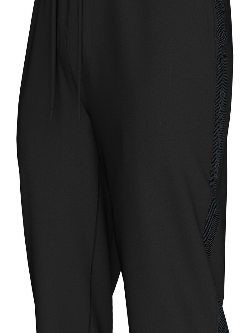 pantalon-negro-deportivo-logo-cinta