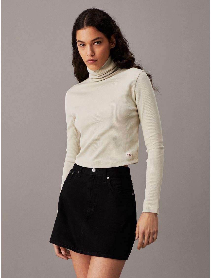 Top gris slim de canalé de algodón con cuello alto