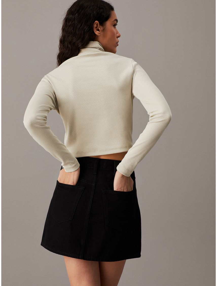 Top gris slim de canalé de algodón con cuello alto