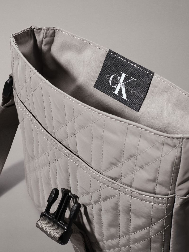 bolso-gris-reporter-solapa-broche