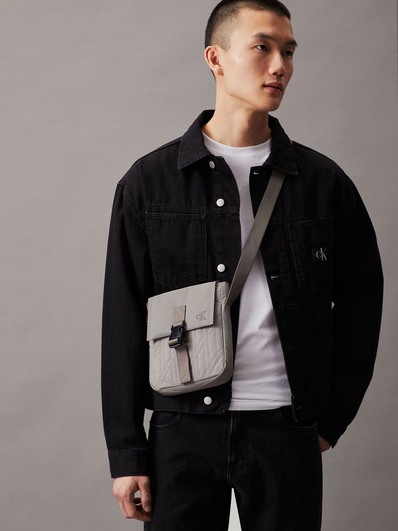 bolso-gris-reporter-solapa-broche