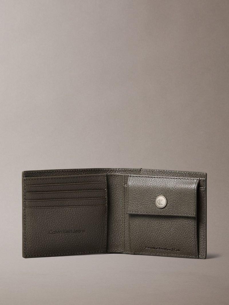 billetera-negra-sculpted-monograma-en-relieve