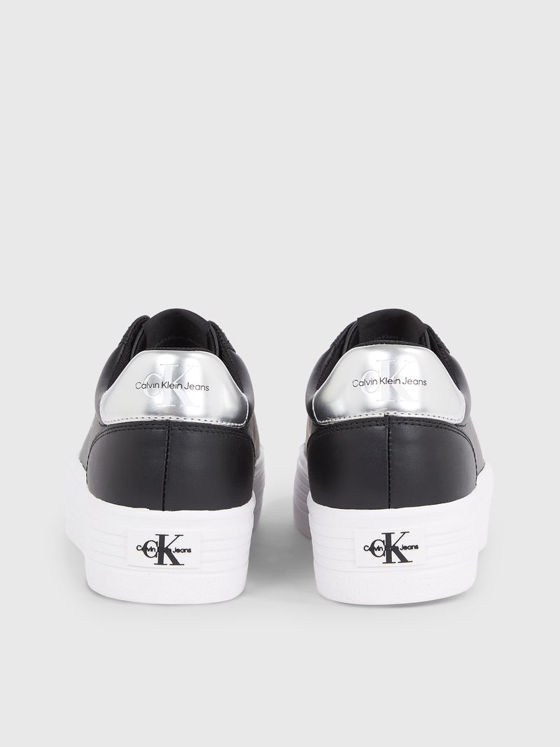 tenis-negro-de-plataforma-de-cuero