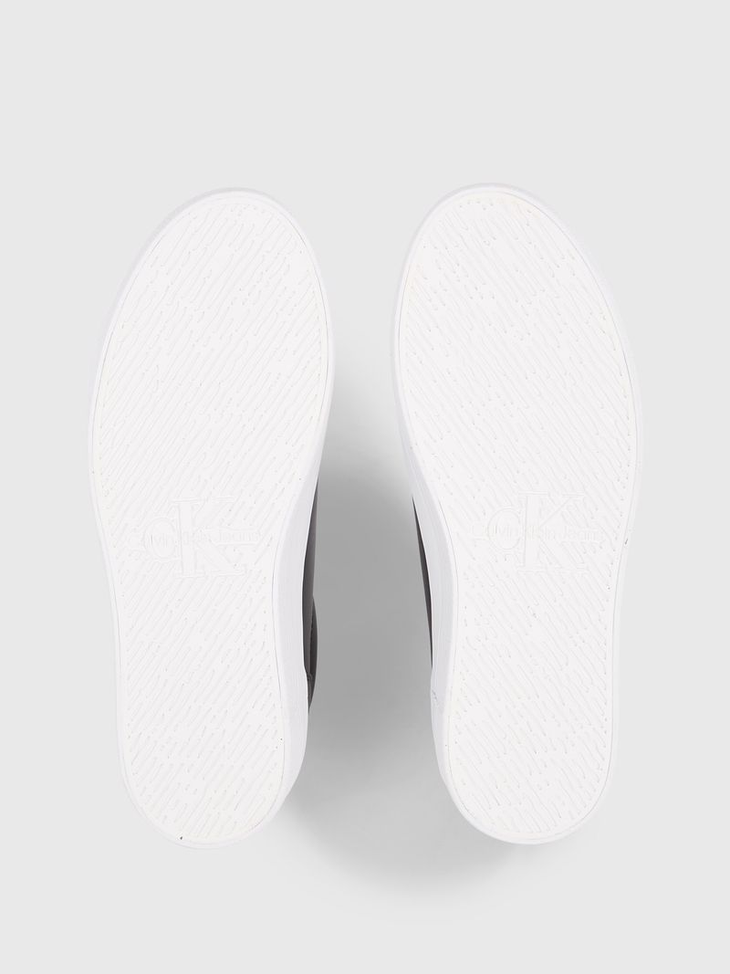 tenis-negro-de-plataforma-de-cuero