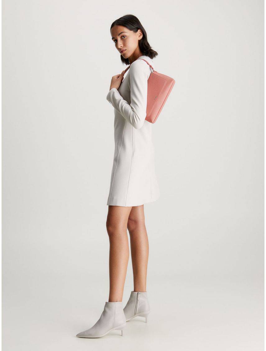 Bolso Rosado De Hombro Con Logo
