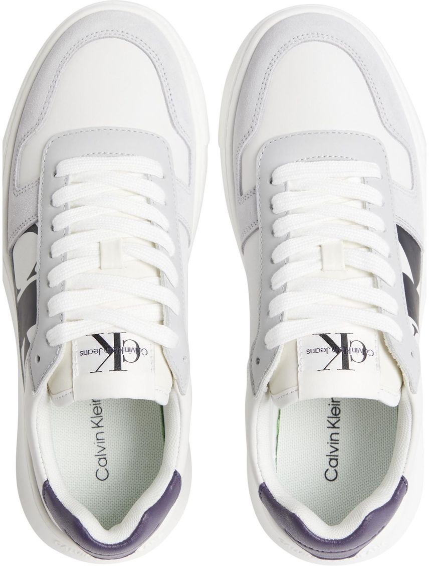 Tenis blanco de cuero con gamuza