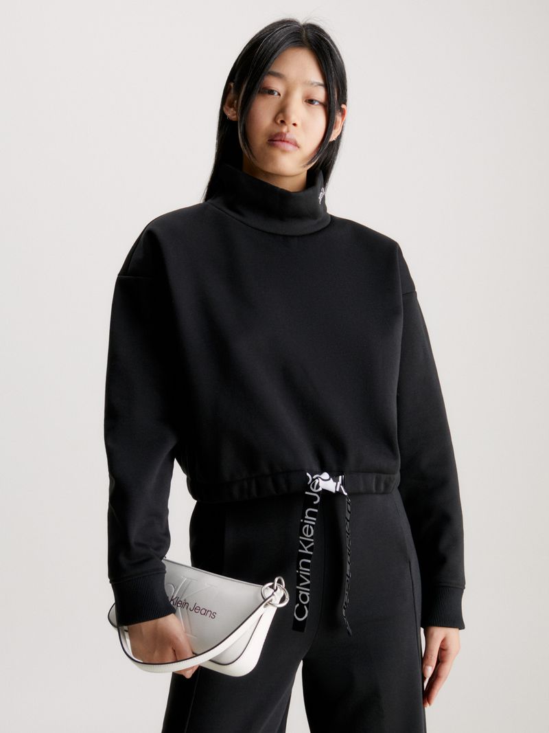 saco-negro-cropped-cuello-alto