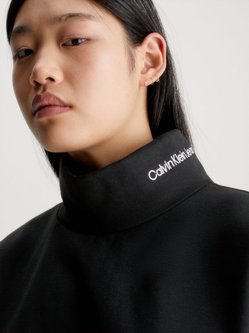 saco-negro-cropped-cuello-alto