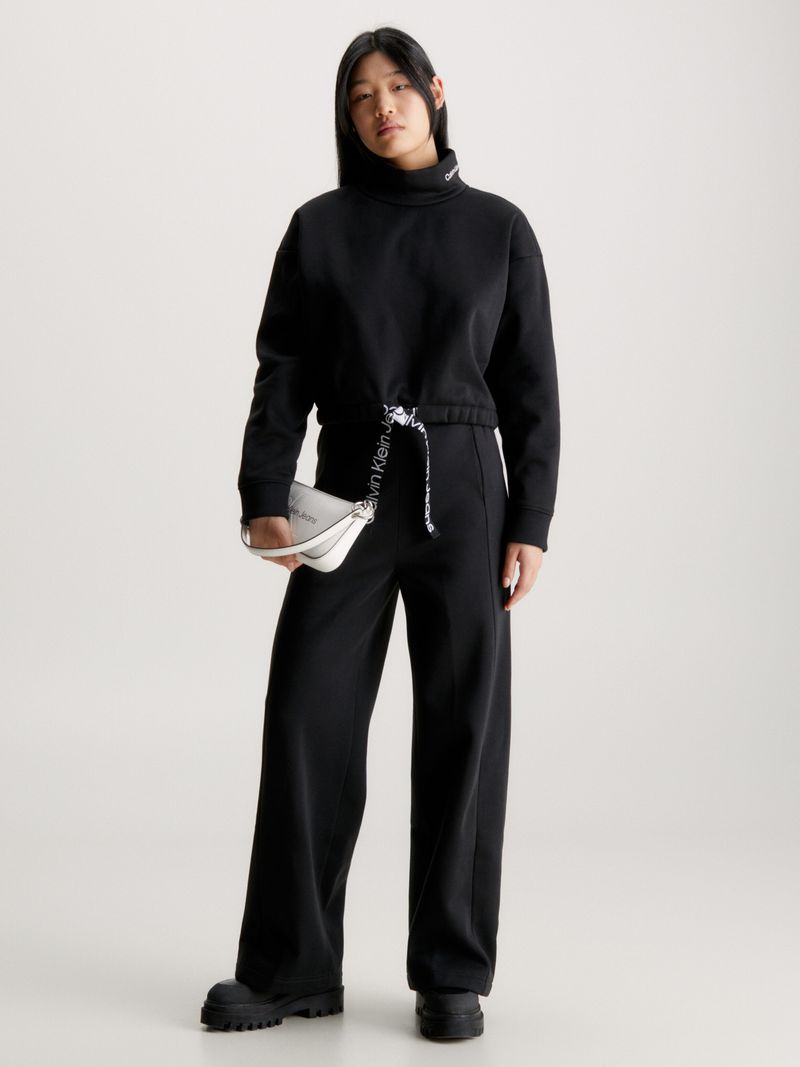 saco-negro-cropped-cuello-alto