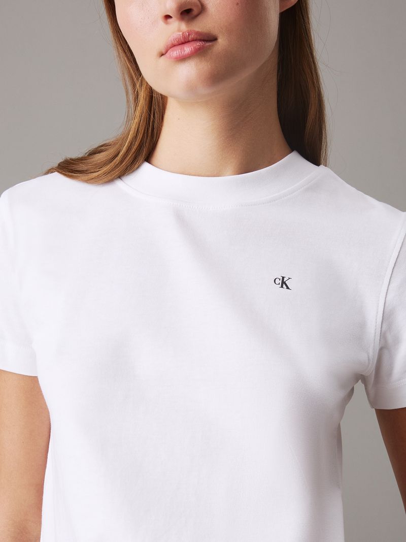 camiseta-blanca-relaxed-estampado-en-la-espalda