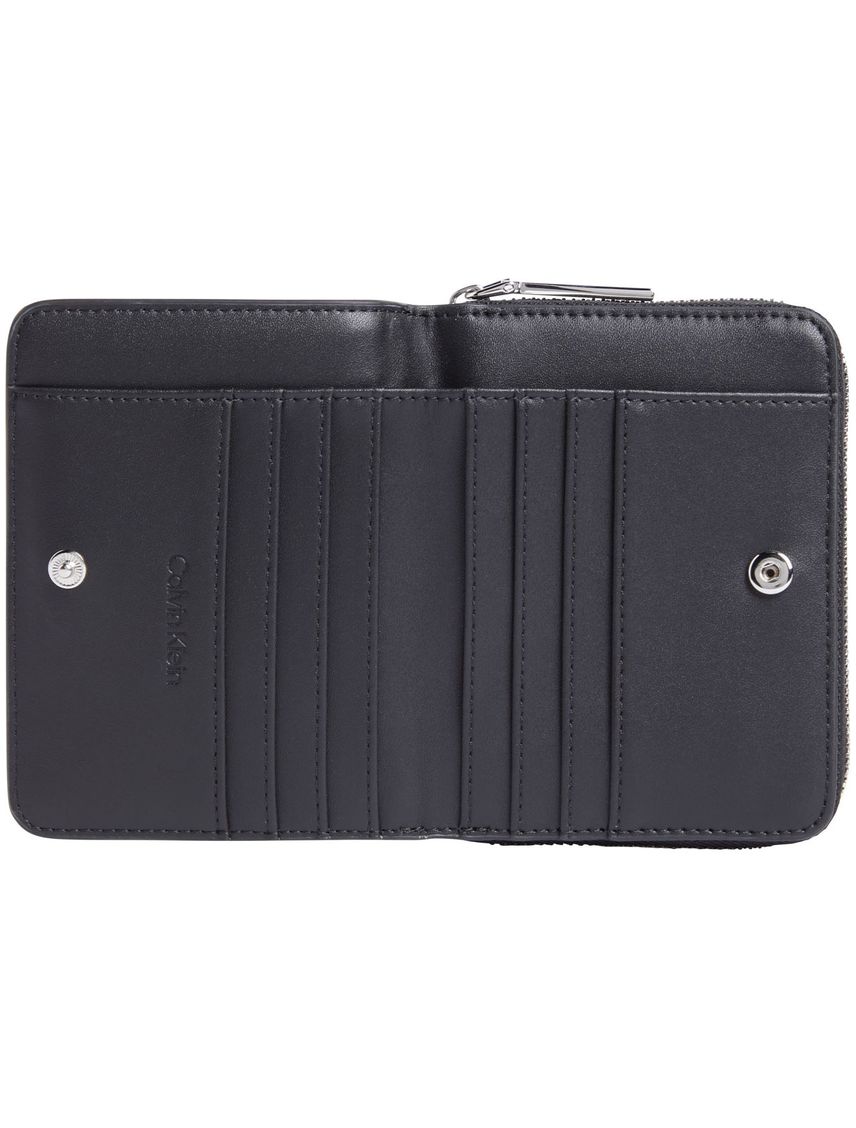 Billetera negra con cremallera estilo cocodrilo