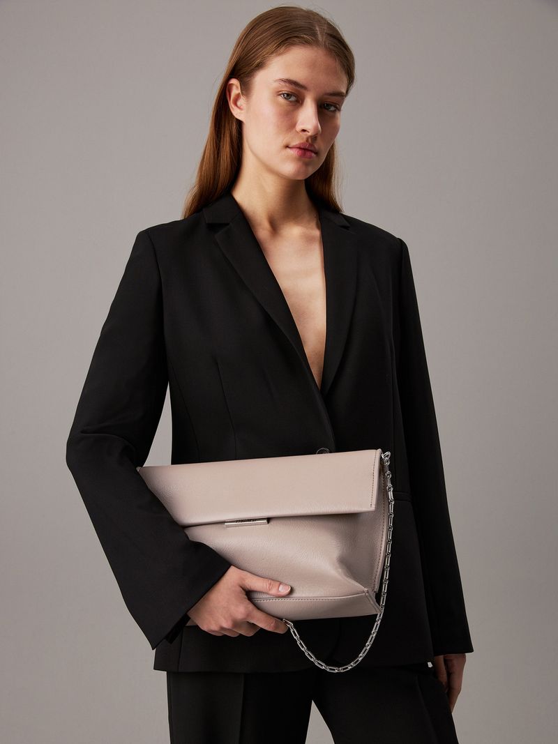 bolso-gris-hombro-granulado