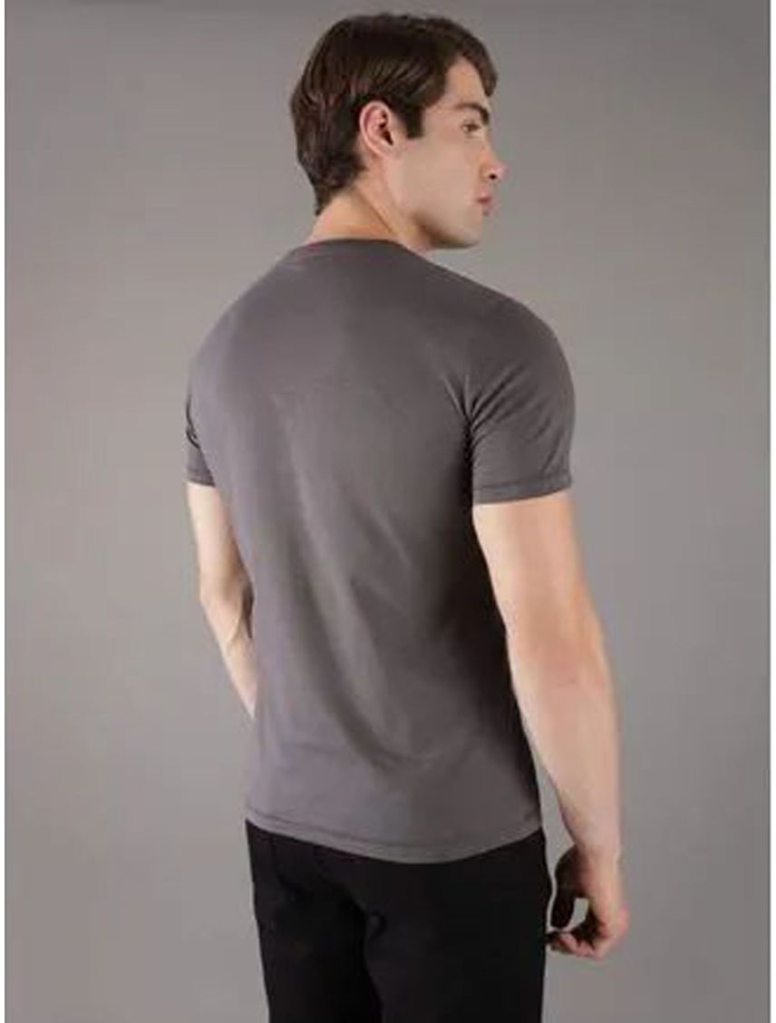 Camiseta gris seasonal con logo
