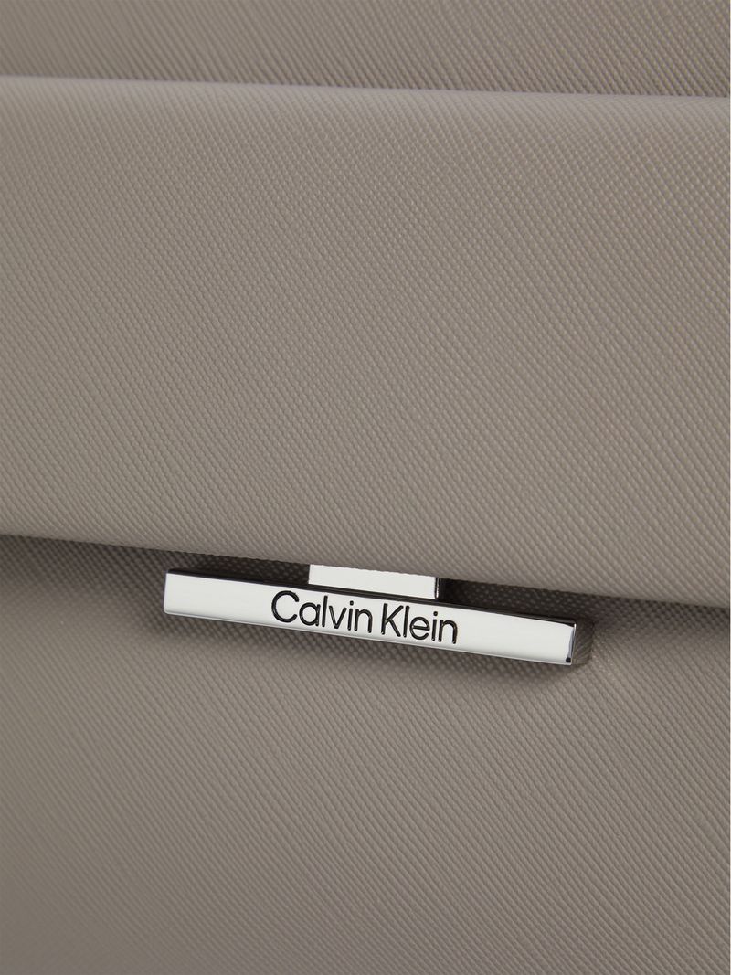 bolso-gris-cruzado-saffiano