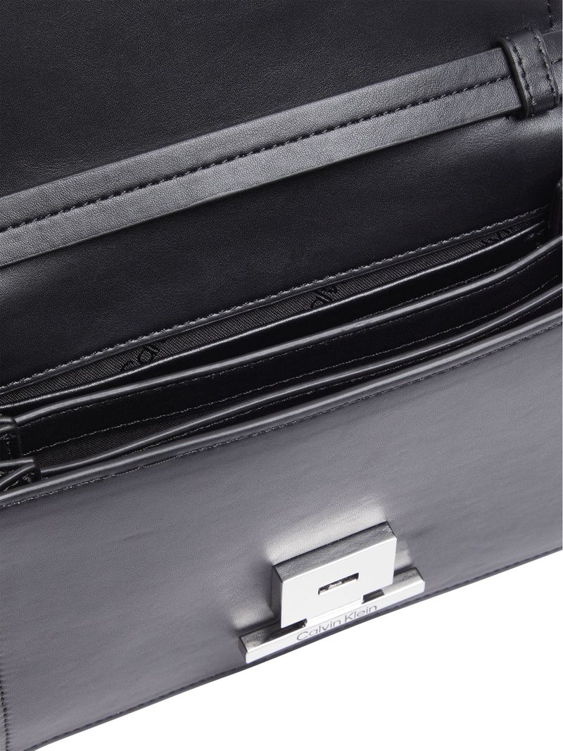 bolso-negro-cruzado-solapa-cierre-broche
