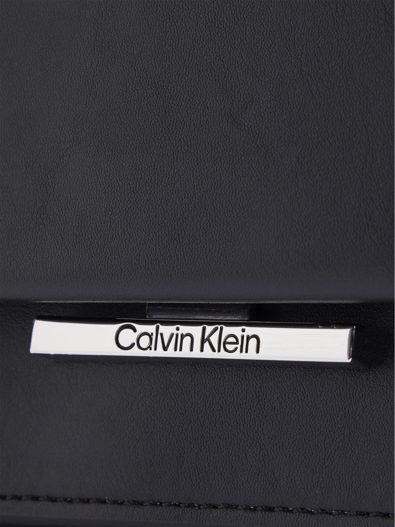bolso-negro-cruzado-solapa-cierre-broche