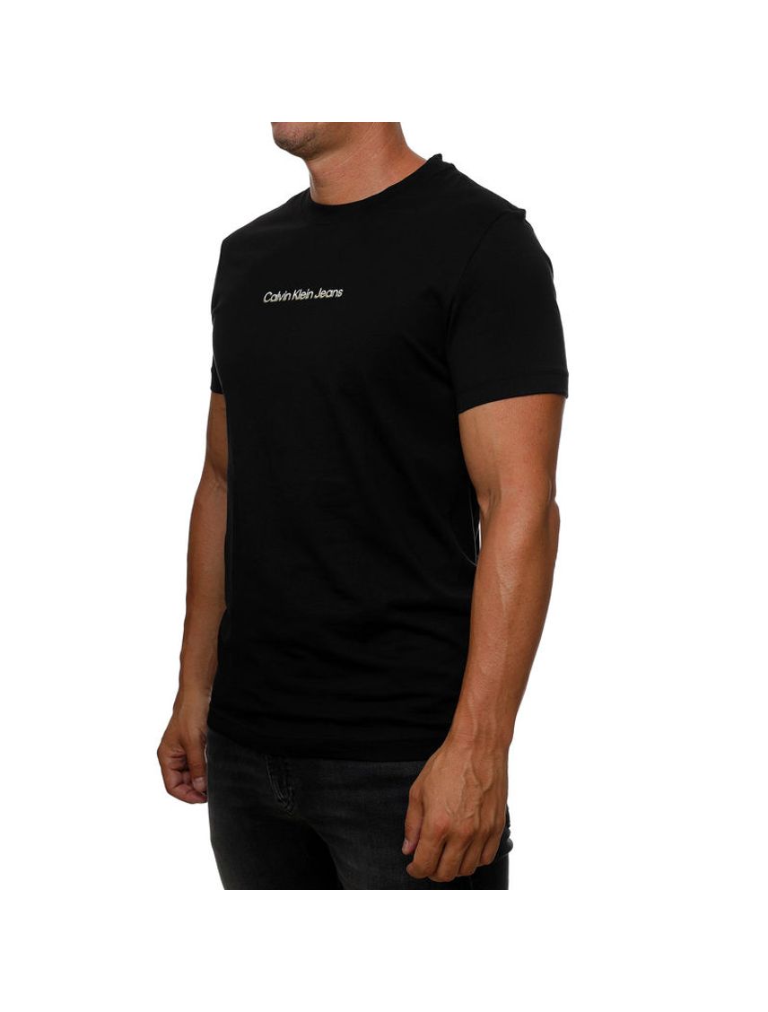Camiseta negra con logo institutional bicolor