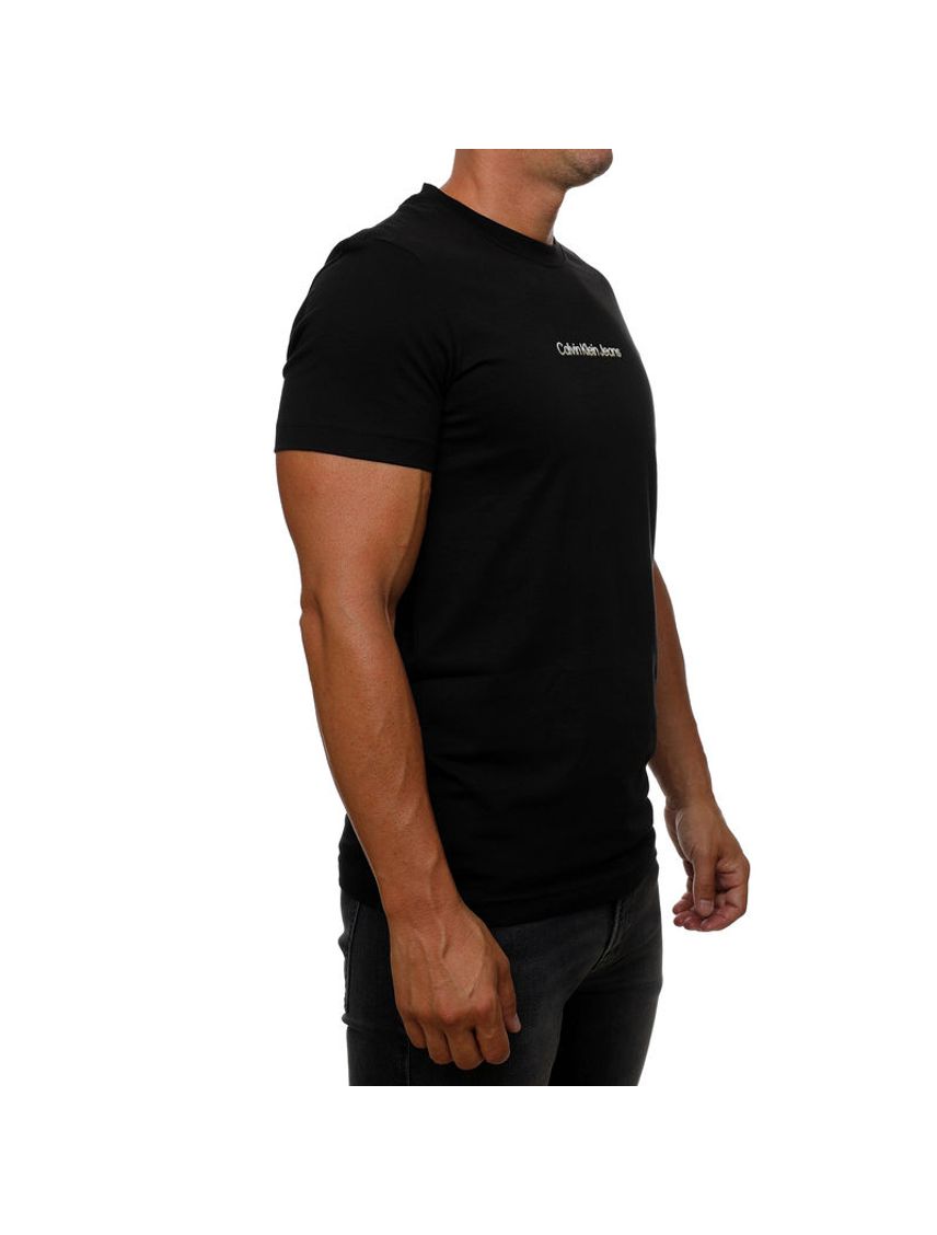 Camiseta negra con logo institutional bicolor