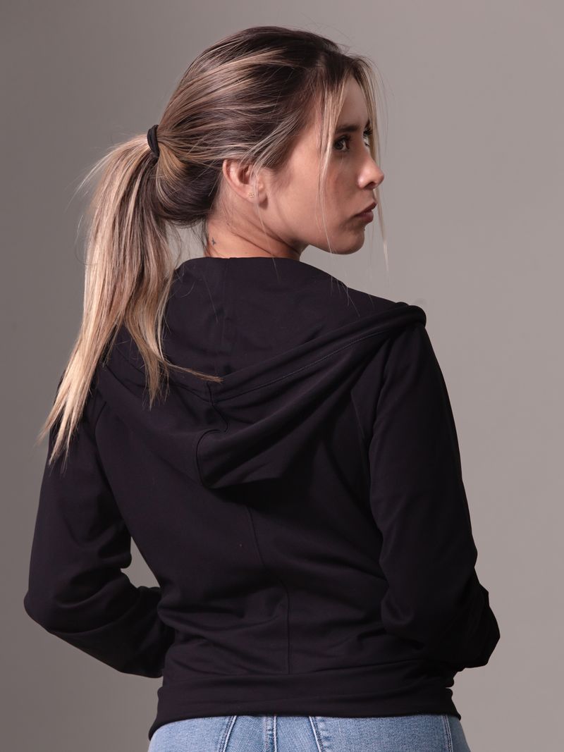 buzo-negro-deportivo-capota-suave-elastica