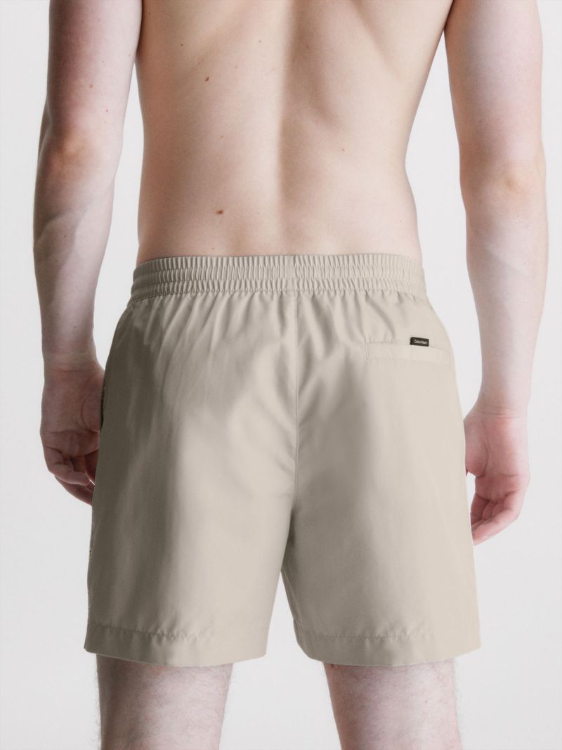 traje-beige-bano-largo-medio-cordon-logo-tape