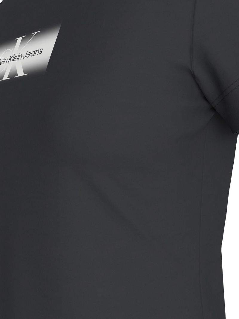 camiseta-negra-slim-con-monograma-desvanecido