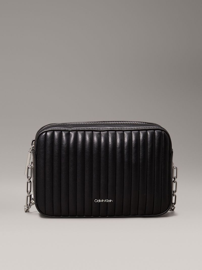 bolso-negro-cruzado-acolchado-solapa