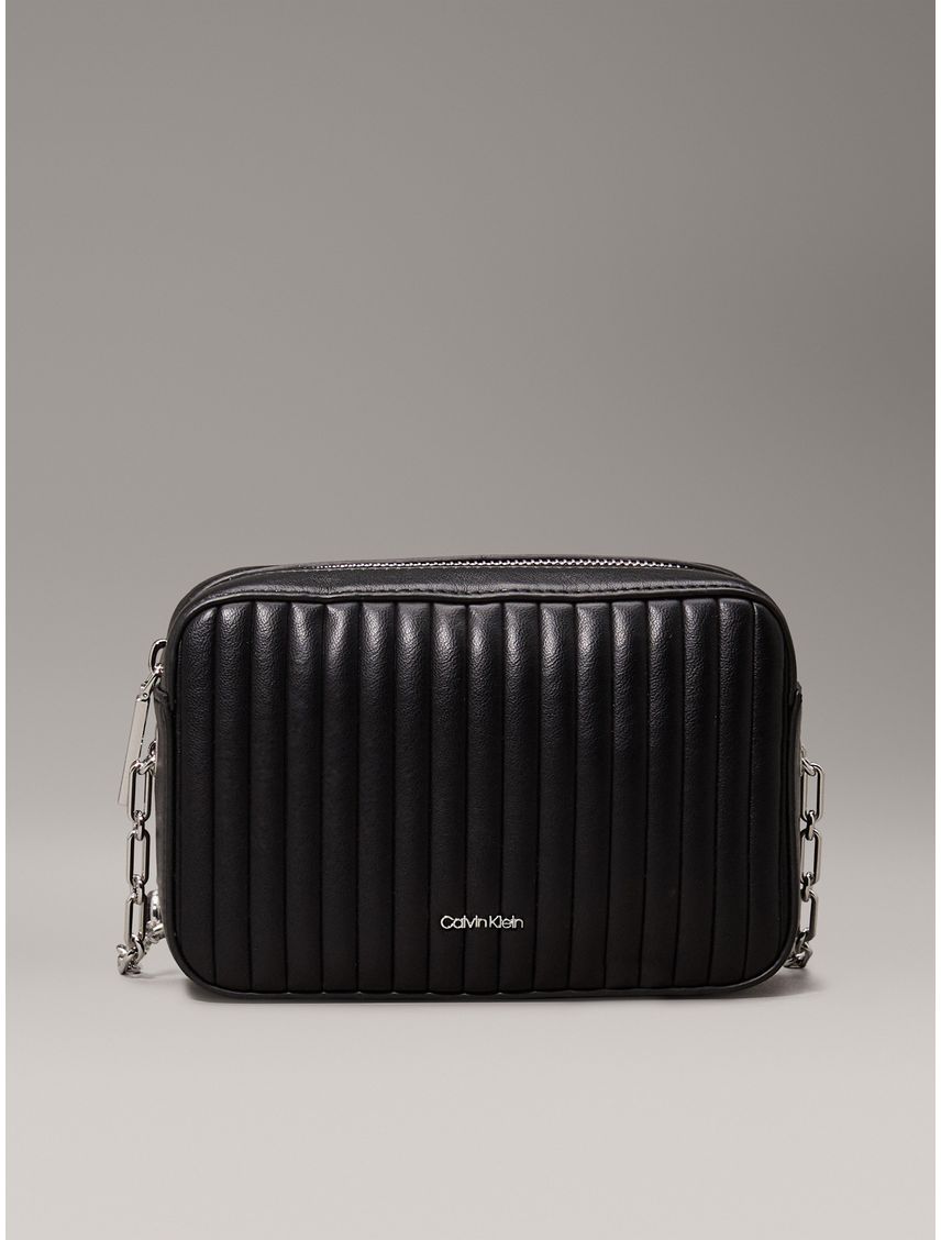 Bolso negro cruzado acolchado con solapa
