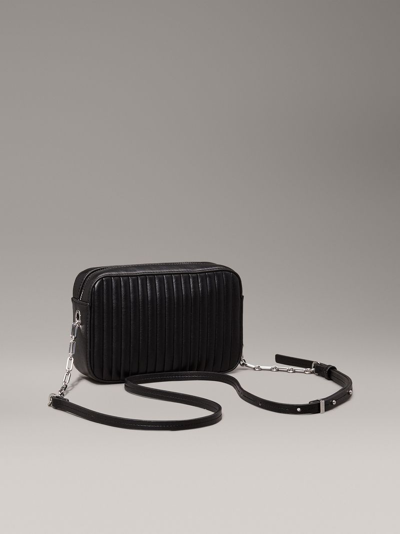 bolso-negro-cruzado-acolchado-solapa