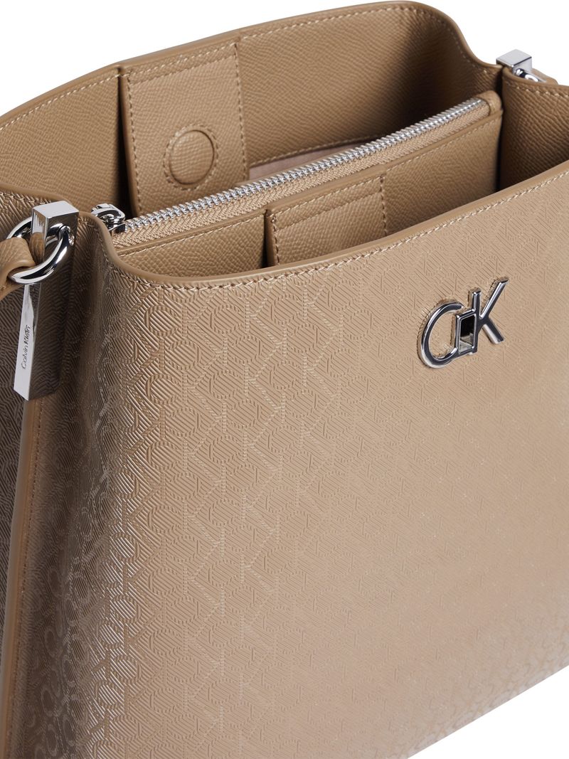 bolso-beige-convertible-monograma