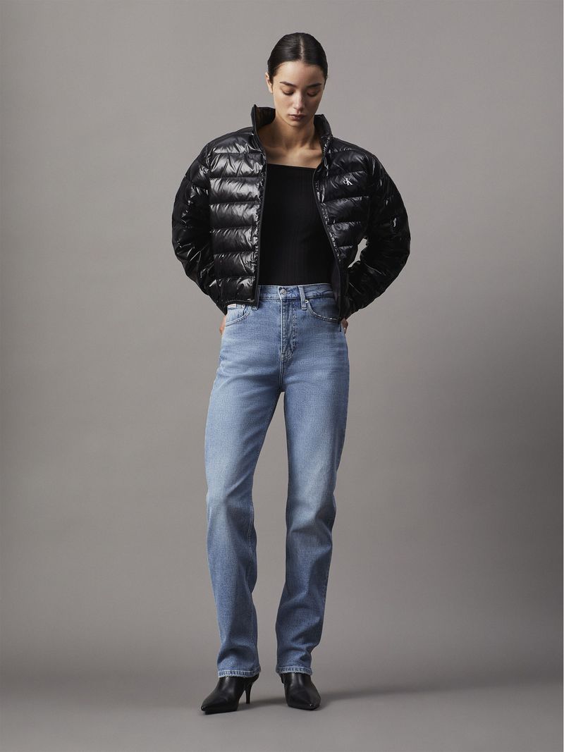 chaqueta-negra-acolchada-plumon-brillo-ultraligero