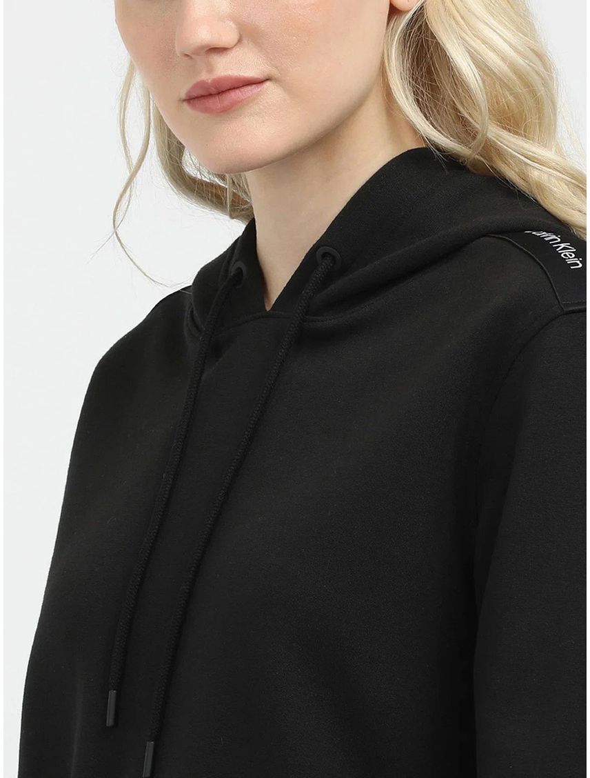 Buzo negro con capota de logo elastic