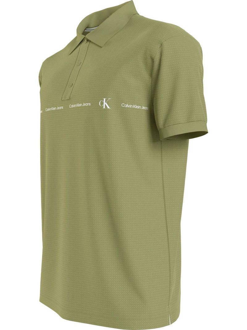 polo-con-repeticion-de-logotipo