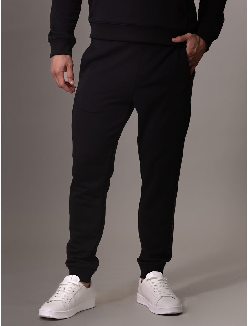 Jogger negro sport con logo tonal