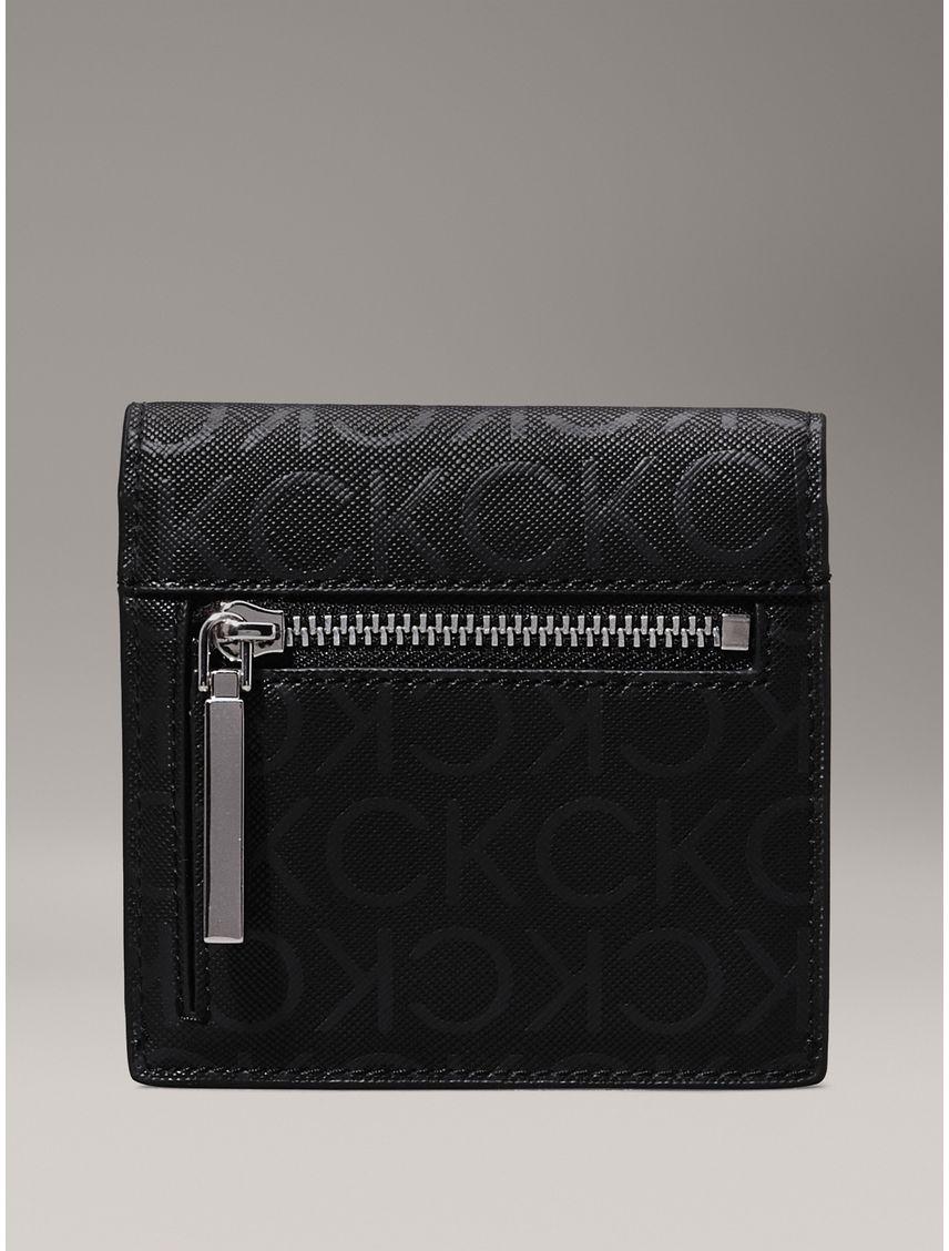 Billetera negra de plegado triple con logo pequeño