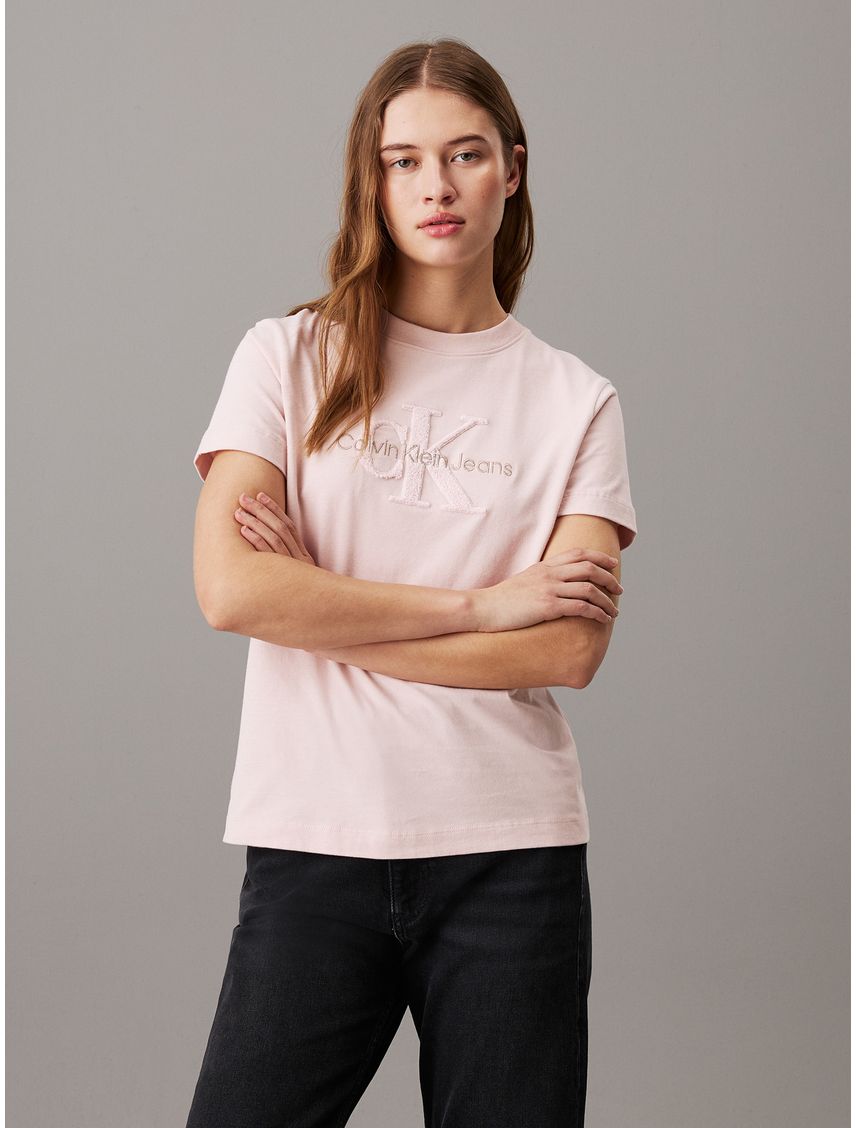 Camiseta rosada de chenilla con monograma