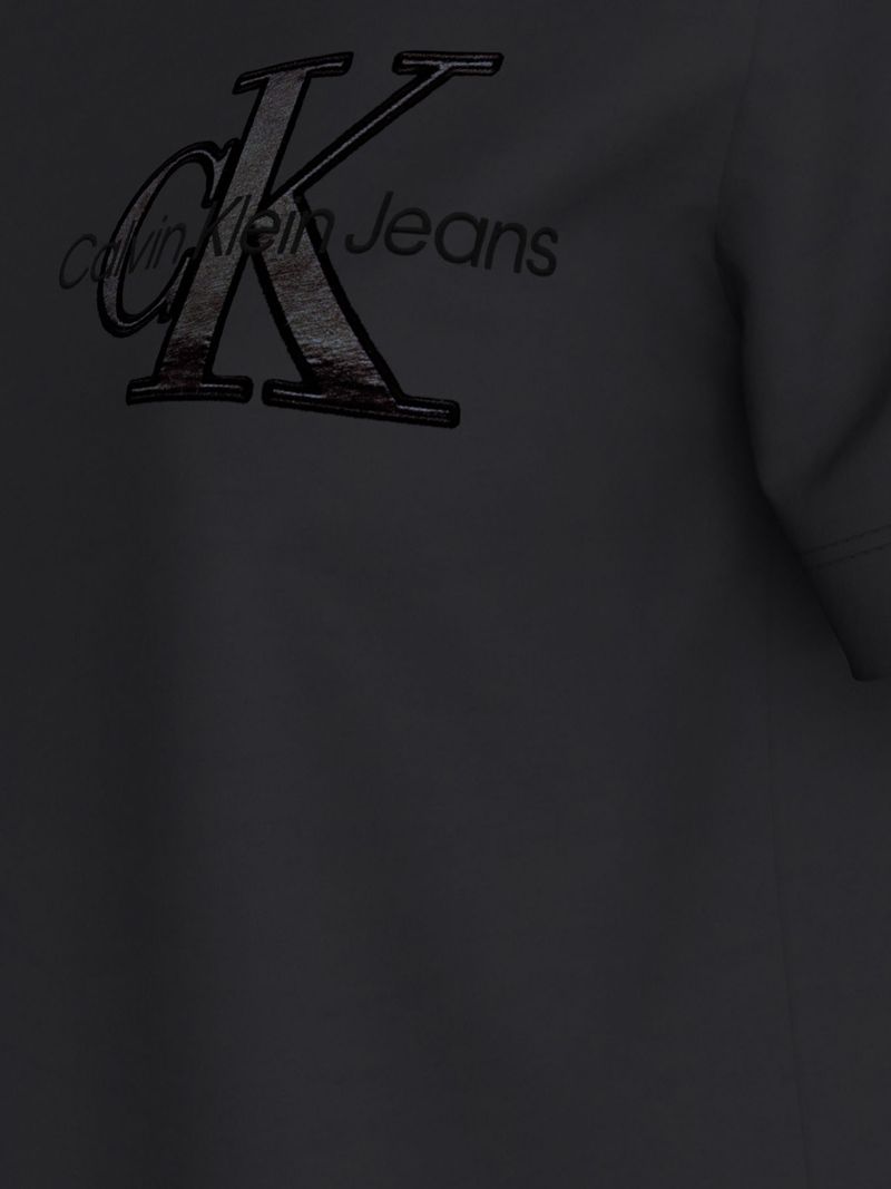 camiseta-negra-regular-con-aplique-de-saten