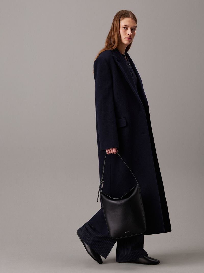 bolso-negro-saco-soft-sculp