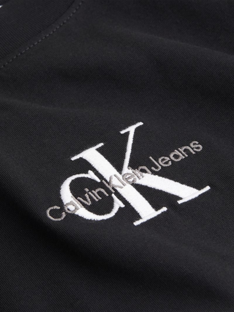 camiseta-negra-slim-con-logotipo-tonal